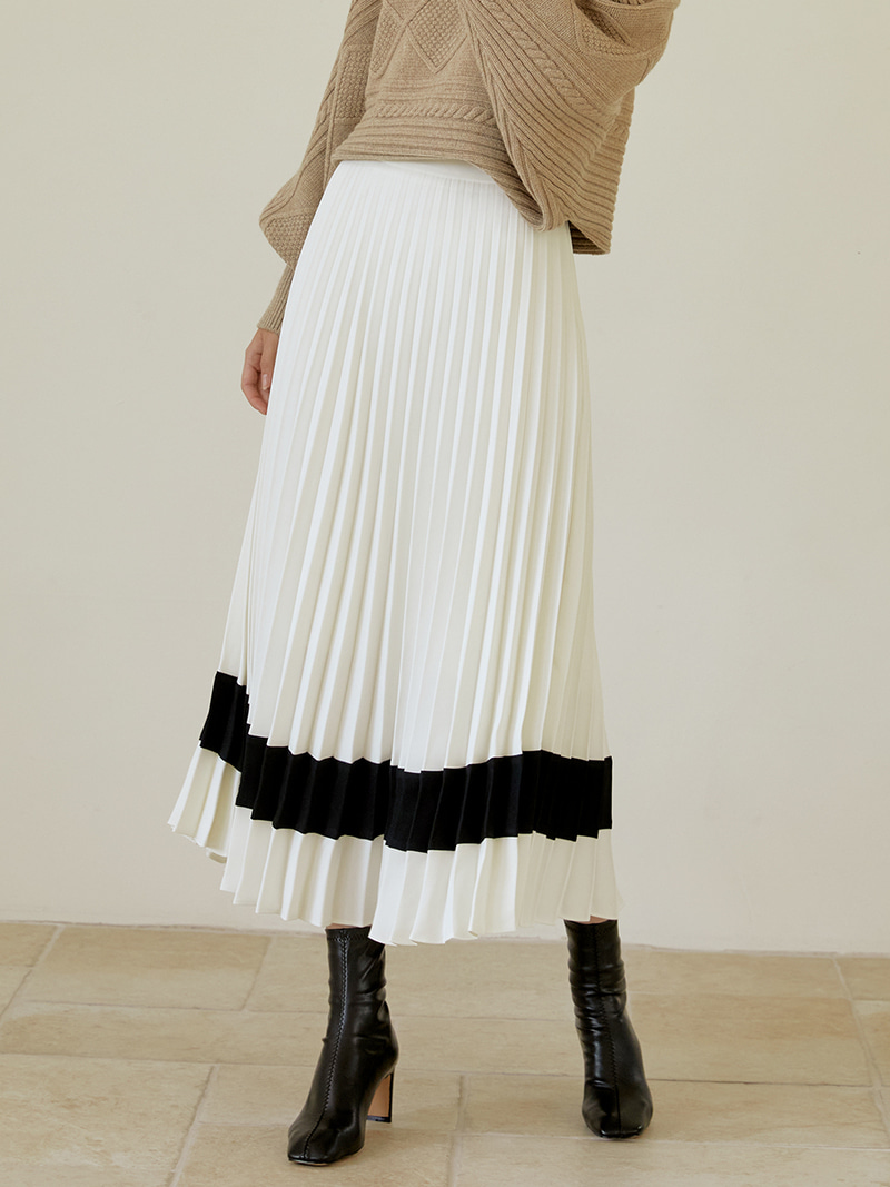 Line point pleats long skirt (ivory)