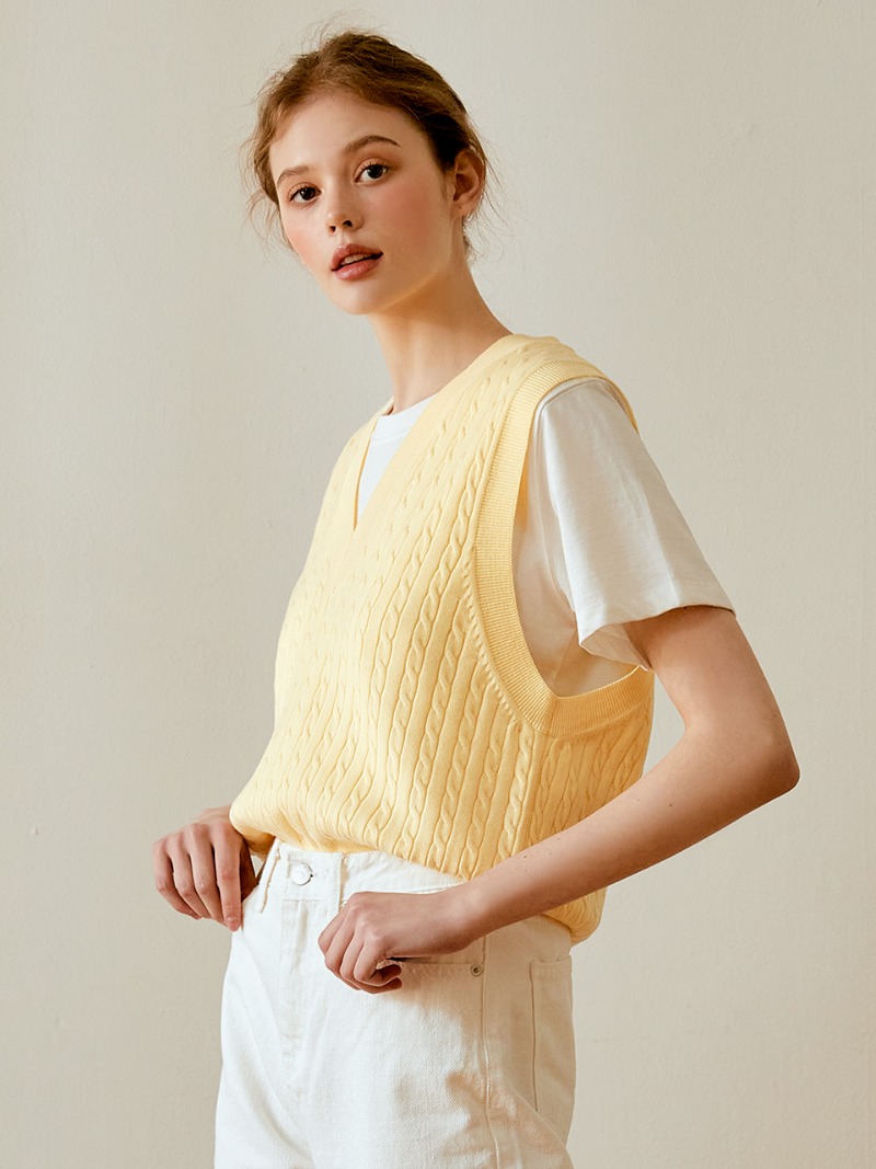 V-neck cable knit vest (yellow)