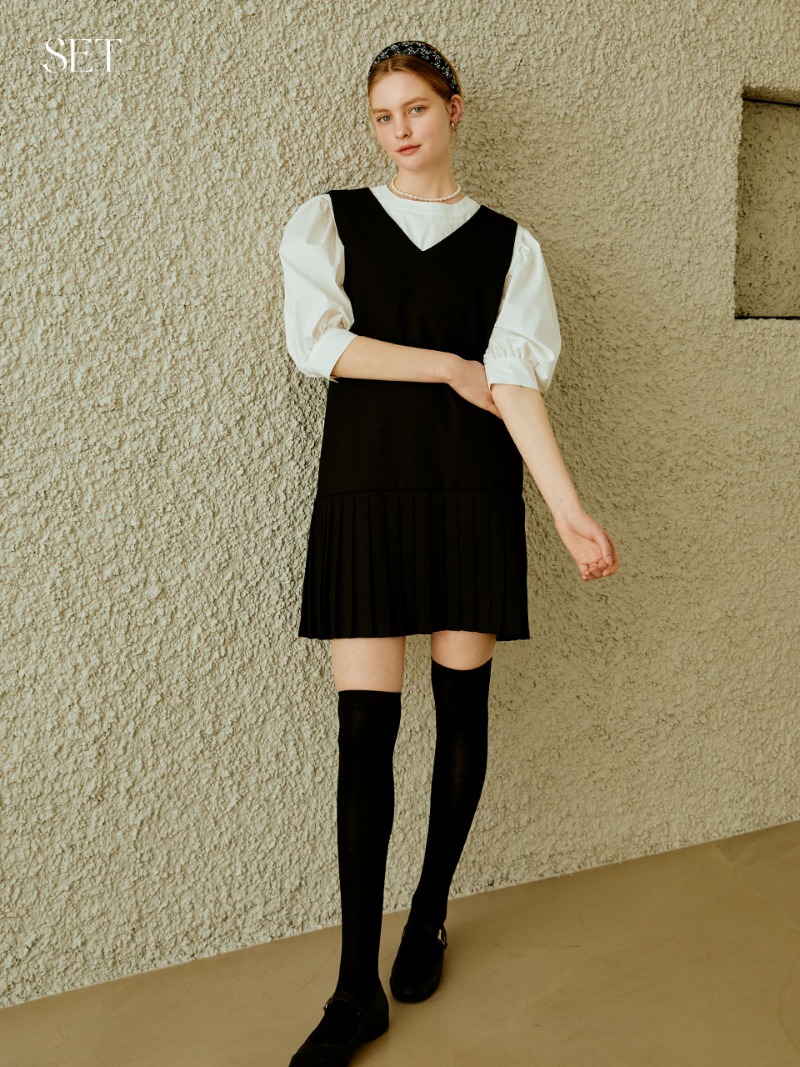 [SET] Cotton volume blouse (white) + Simple v-neck pleats ops (black)