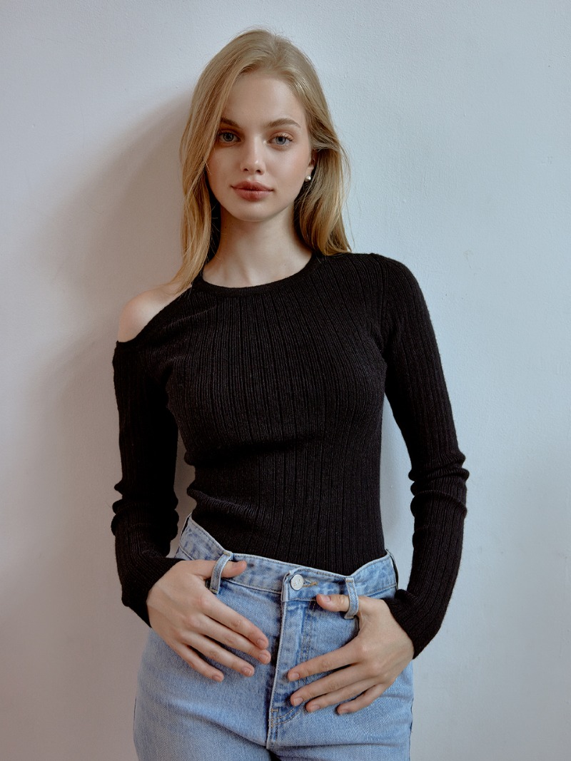 Betty open shoulder knit (black)