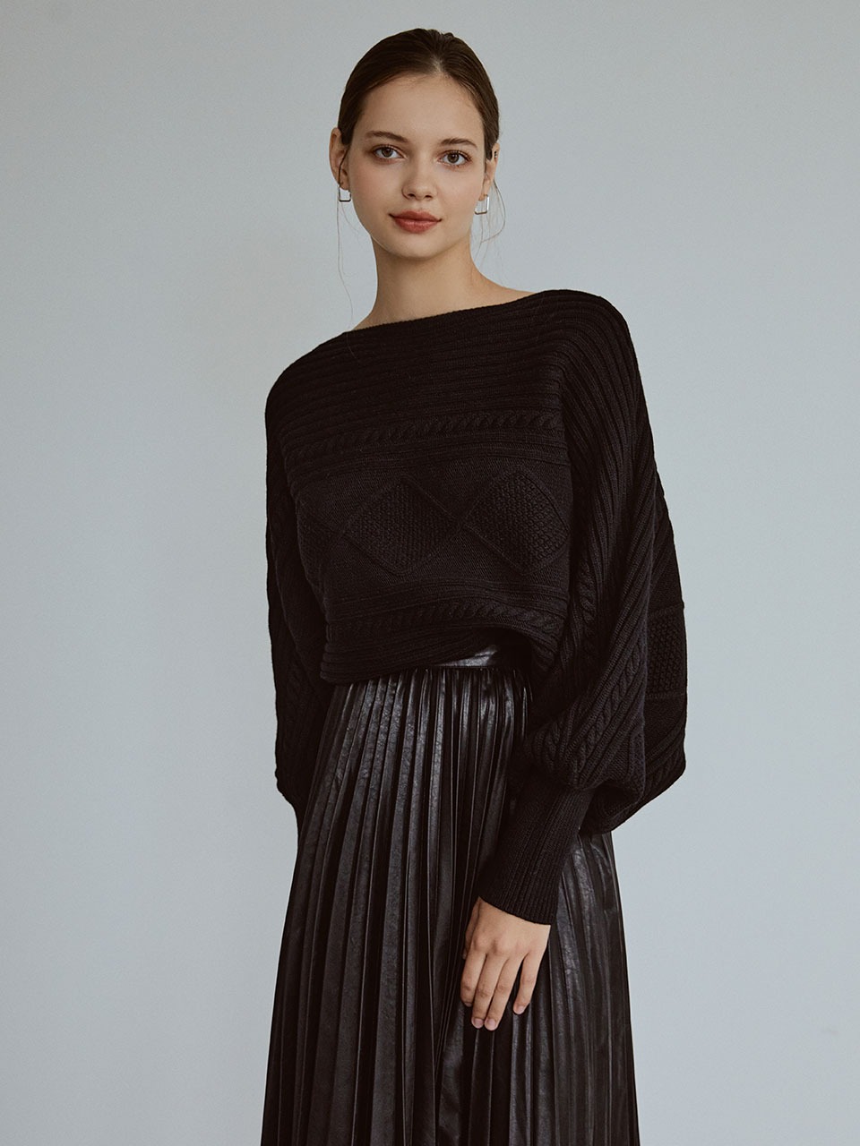 Dolman sleeve crop knit (black)
