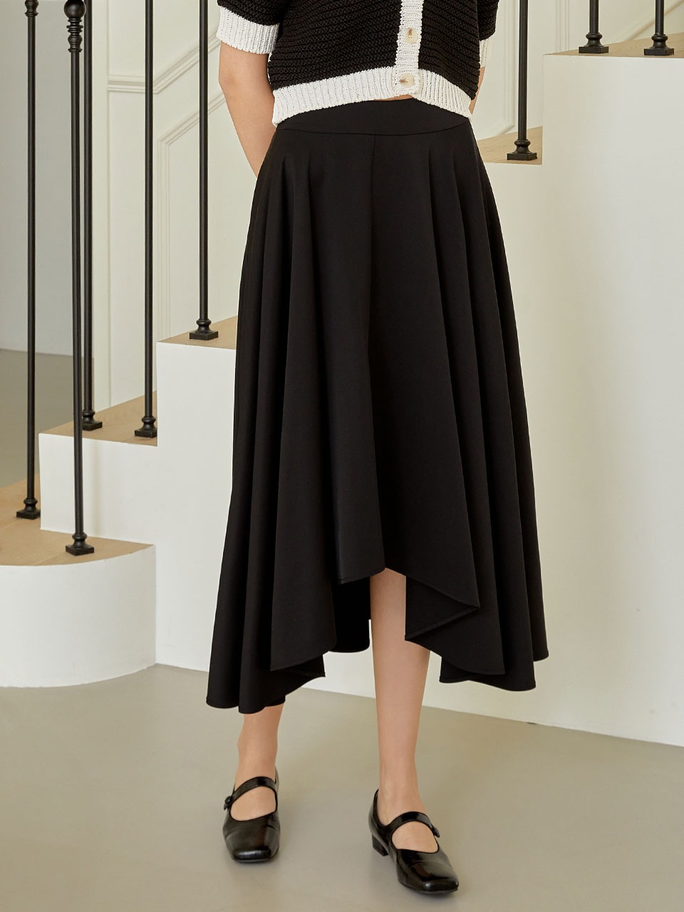 Unbalance flare skirt (black)